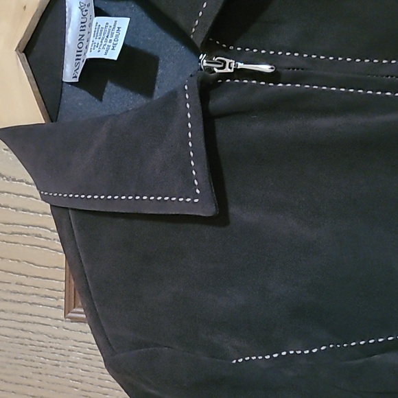 FASHION BUG WOMEN'S SIZE MEDIUM SKIRT AND ZIPPERED TOP - Picture 5 of 8